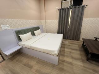 FabHotel Ivorza - 7