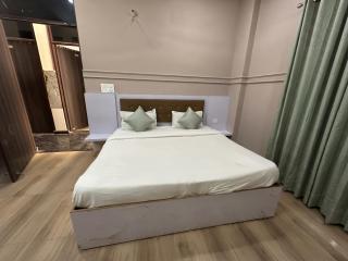 FabHotel Ivorza - 3