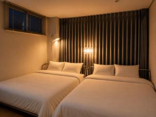 ㅣObjet 155 ㅣ 5 minutes from Dongseong-ro, Mid-century style, maximum 8 people, 4 queen beds, 3 air conditioners - 7