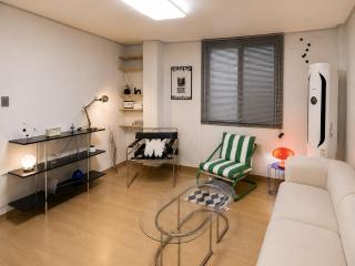 ㅣObjet 155 ㅣ 5 minutes from Dongseong-ro, Mid-century style, maximum 8 people, 4 queen beds, 3 air conditioners - 4