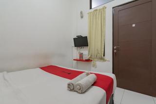RedDoorz @ Galuh Mas - 9