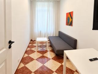 Well-Located 1BR & 1LR for Long-Stay Friendly - 3