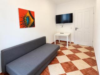 Well-Located 1BR & 1LR for Long-Stay Friendly - 8