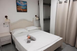 Master Room with Private Ensuite Near McDonald's - 1