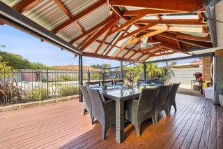 Relaxed Coastal Living with Poolside Bliss - Mullaloo - 0