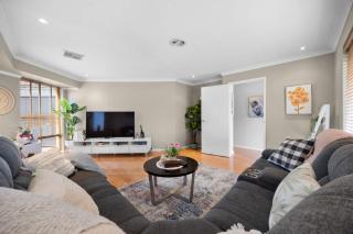 Relaxed Coastal Living with Poolside Bliss - Mullaloo - 8