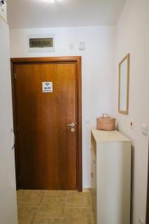 F6 Artistic Mountain Studio with Spa Patio Parking - 4