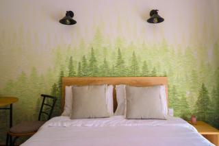 F6 Artistic Mountain Studio with Spa Patio Parking - 5