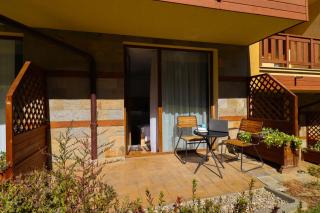 F6 Artistic Mountain Studio with Spa Patio Parking - 3