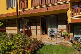 F6 Artistic Mountain Studio with Spa Patio Parking - 3