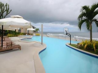 Kahuna Beach Resort and Spa - 6