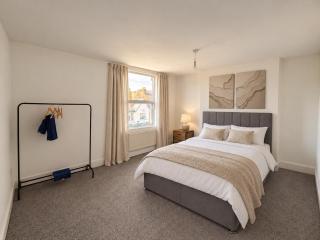 The Sherwood Suite Spacious 2 Bed Apartment - 5