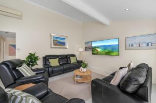 Stylishly pet-friendly and filled with coastal charm - 7