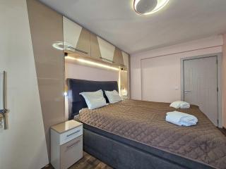 Spacious & Modern Apartment with Balcony - 9