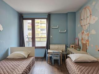 Spacious & Modern Apartment with Balcony - 7