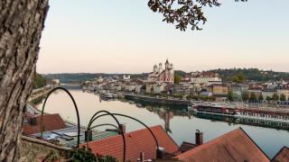 Donau Suite Passau - Flussblick und Altstadtpanorama - 0