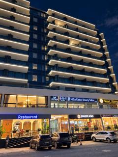 8th-Floor Studio with Rooftop Pool in Cantonments - 9