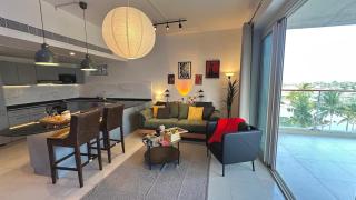 Cozy Gulf Lake Escape in Sifah - 0