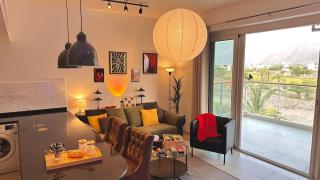 Cozy Gulf Lake Escape in Sifah - 4