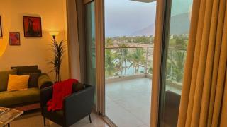 Cozy Gulf Lake Escape in Sifah - 3