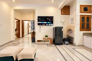 Kunj Stay, 3BHK Spacious & Comfortable Stay with Terrace - 9