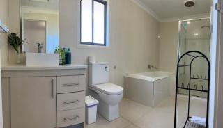 Style Holiday Home Close Airport - 7