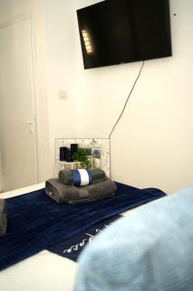 Navy Luxury Apartment - 7