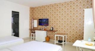 Royal Hotel - 2