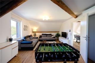 charmantes Apartment mit voll ausgestatteter Küche, Kingsize-Betten, Billard & Tischkicker - 4