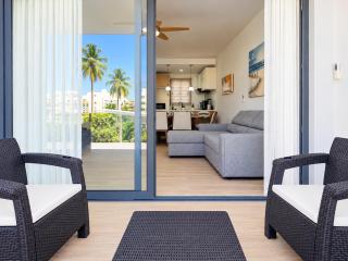 Sausalito | Pool View · 2BR · Sleeps 8 - 6