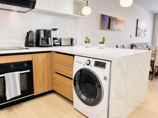 Sausalito | Pool View · 2BR · Sleeps 8 - 2