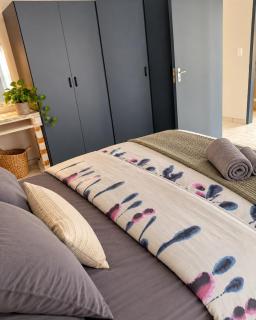 Quiet Coastal Hideaway Near the Sea - 8