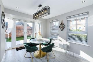 2-Bed Home with Parking Near Trent Bridge - 2