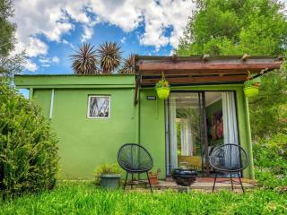 Cozy private Ferngrove cottage with garden views at Stormsriver - 6