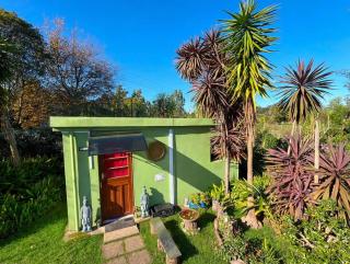 Cozy private Ferngrove cottage with garden views at Stormsriver - 0