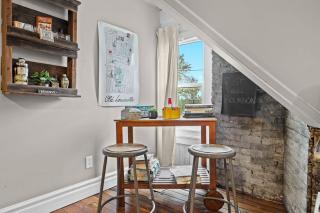 Cozy Top-Floor Retreat in the Heart of Louisville - 4
