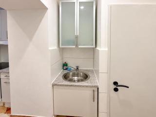 Near Westbahnhof 2BR & 1LR for Long-Term - 3