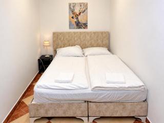 Near Westbahnhof 2BR & 1LR for Long-Term - Viena - 2