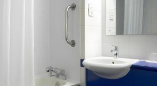 Travelodge London Kingston Upon Thames - 3