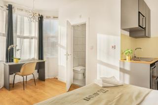 Nottingham Park Avenue Private Studios with Shared Lounge - 7