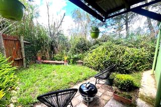 Cozy private Ferngrove cottage with garden views at Stormsriver - 1