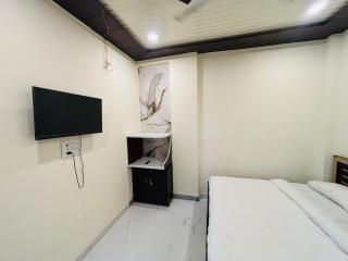 Hotel The sanraj - 1