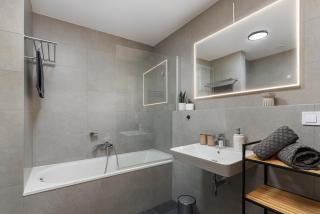 Vivus Apartment with Balcony & Garage - 3