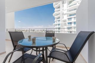 Sunset Poolside Apartment with Pool Facilities - 0