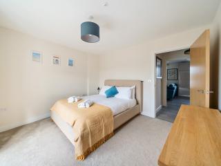 Spacious Apartment in Addlestone with Free Parking- Pass the Keys - Addlestone - 3