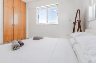 Sunset Poolside Apartment with Pool Facilities - 7