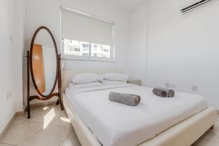Sunset Poolside Apartment with Pool Facilities - 8
