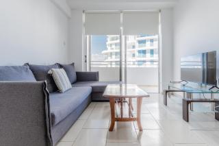 Sunset Poolside Apartment with Pool Facilities - 9