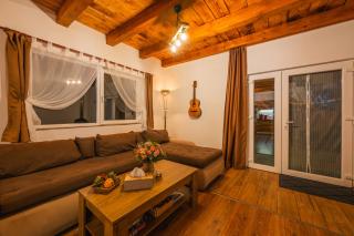 Lutra Cabins - 1
