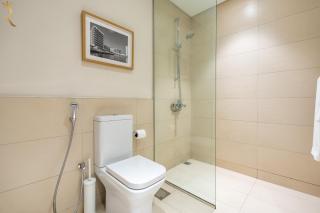 Modern 1BR Apartment in Waters Edge Yas Island - 3